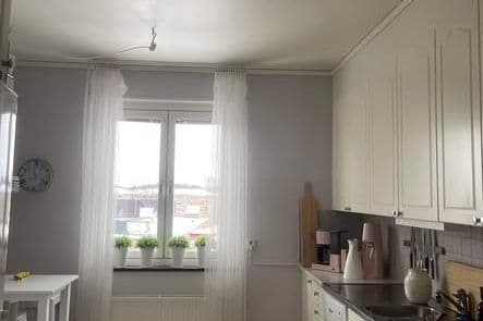 Ljus 4:a med balkong i centrum